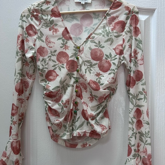 Simply Retro Tops - Elegant Floral Button-Down V-Neck Top